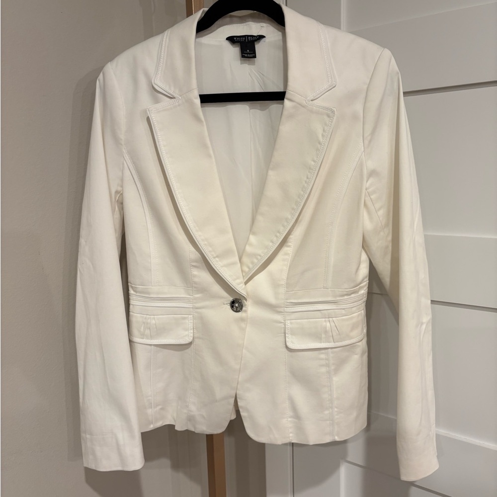 White House Black Market cream Single-Button Blazer. Size 8. Excellent condition